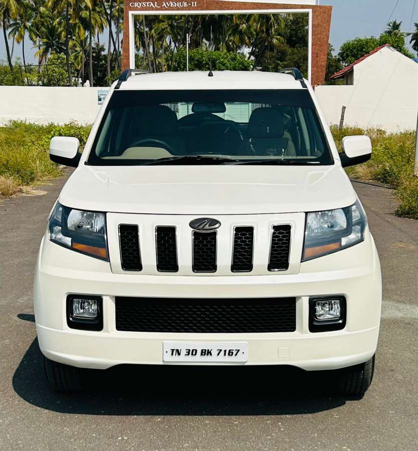 Mahindra TUV 300 T10